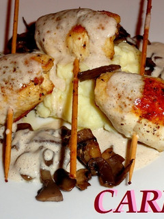 Una foto de Brochetas gourmet de pollo y jamón