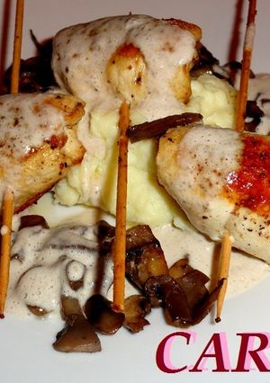 Una foto de Brochetas gourmet de pollo y jamón