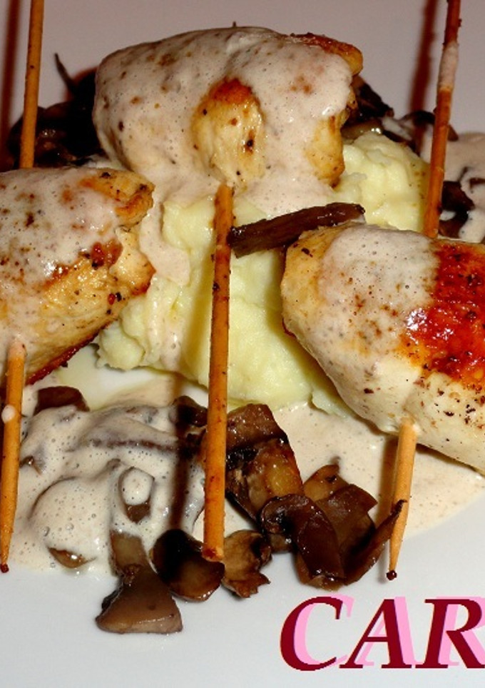 Una foto de Brochetas gourmet de pollo y jamón