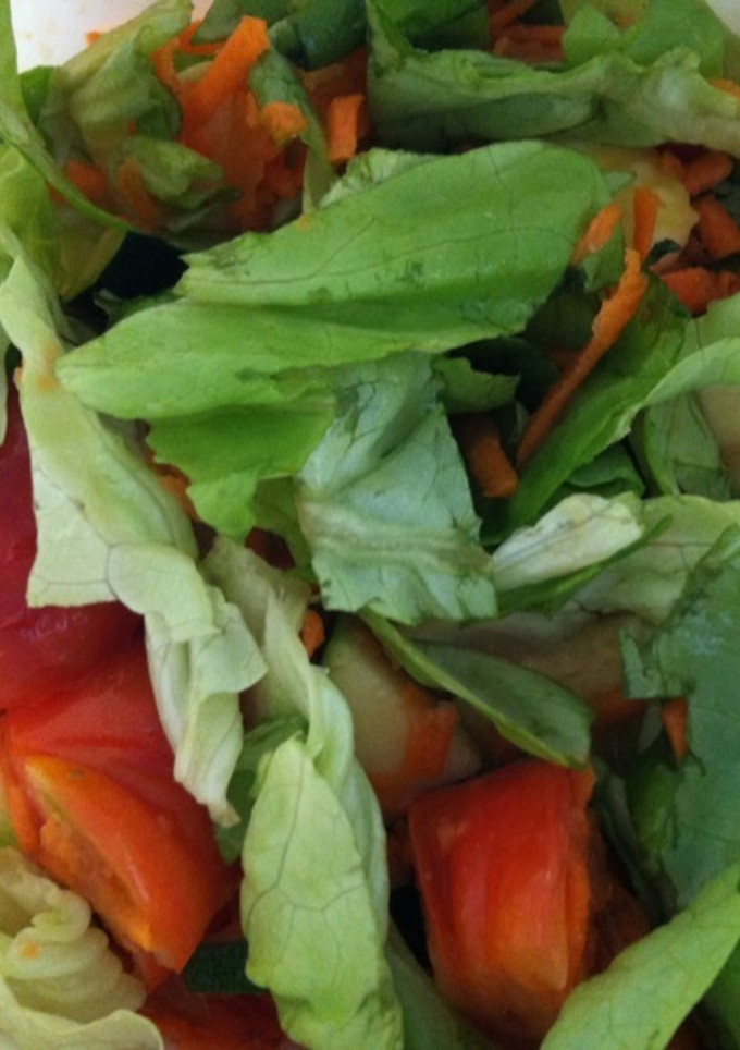Una foto de Ensalada con calabacín