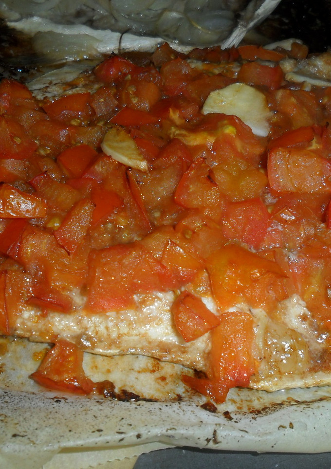 Una foto de Lubina con tomate en vinagre de Módena