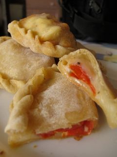 Una foto de Empanadas tomate y queso
