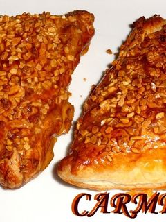 Una foto de Triángulos de hojaldre almendrados