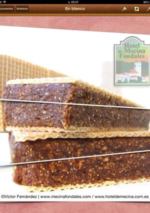 Una foto de Turrón de higos miel y almendras
