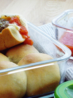 Una foto de Panecillos rellenos de albóndigas