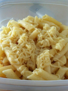 Una foto de Pasta con mantequilla y queso