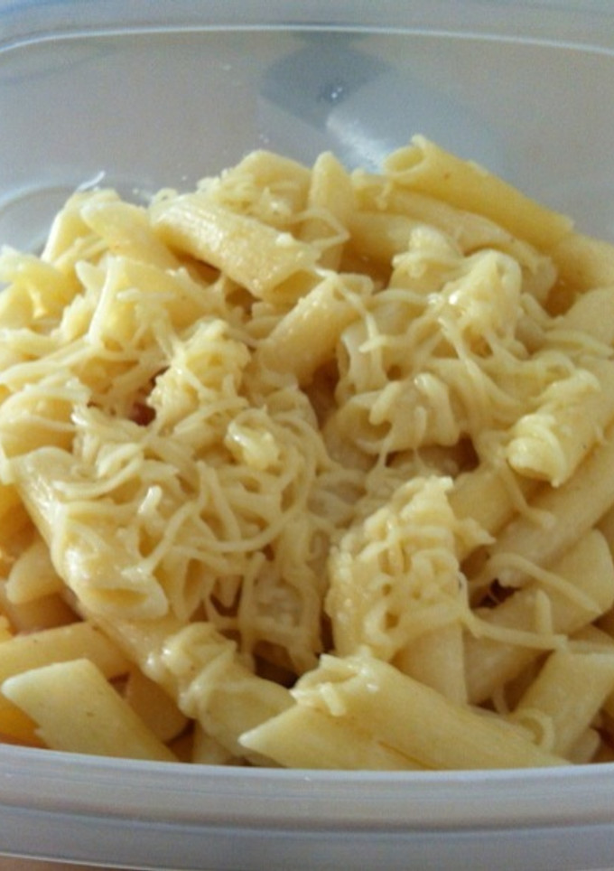 Una foto de Pasta con mantequilla y queso