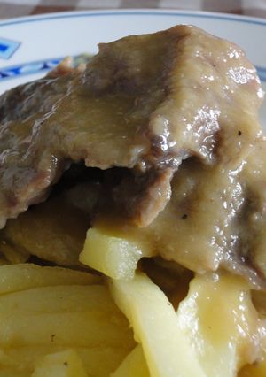 Una foto de Carrilleras de cerdo en salsa de vino