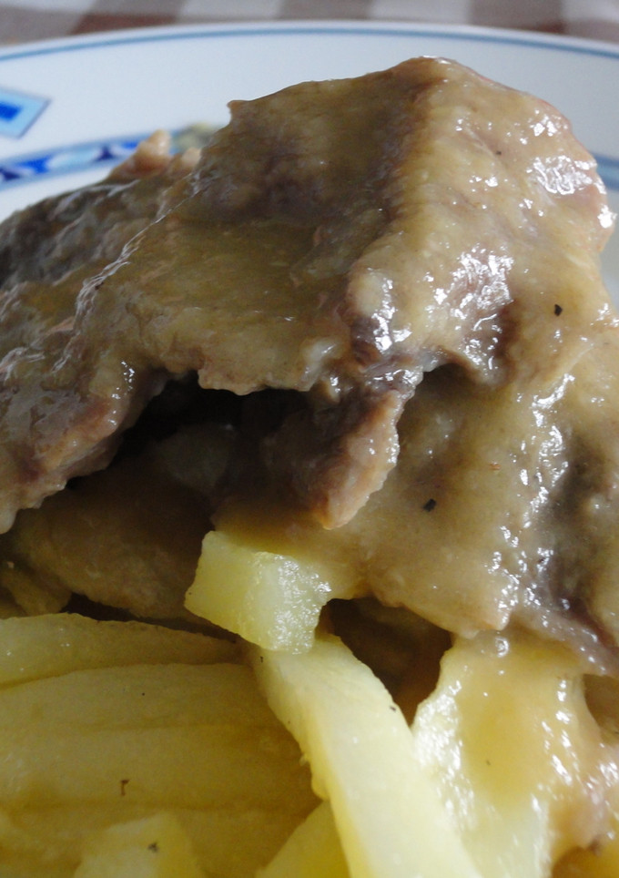 Una foto de Carrilleras de cerdo en salsa de vino