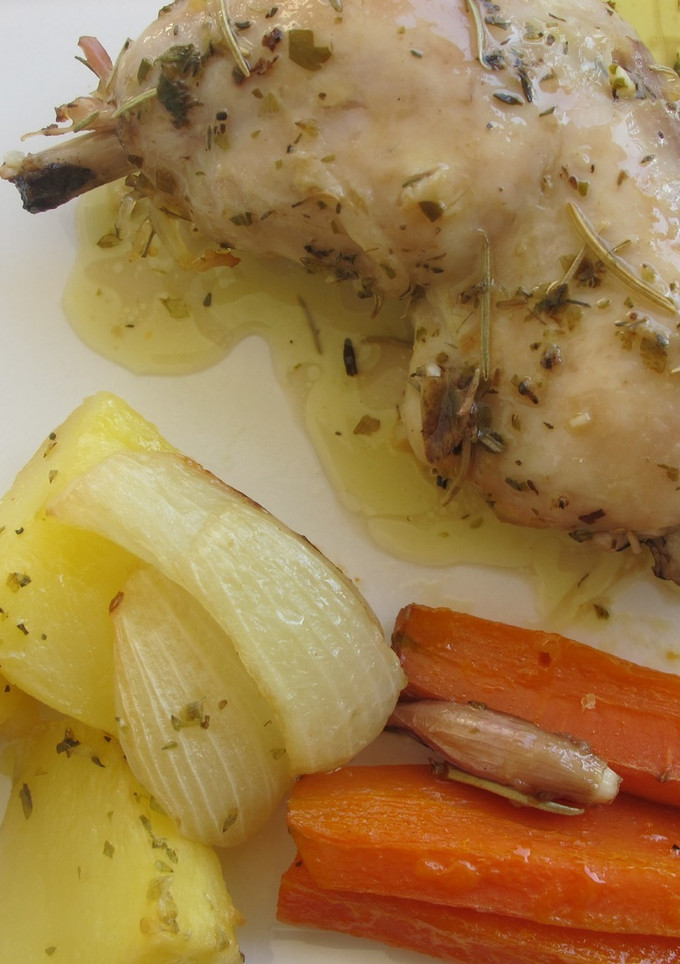 Una foto de Pollo al horno con verduras