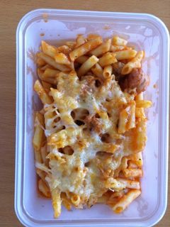 Una foto de Macarrones con salchichas