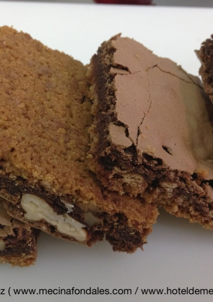 Una foto de Brownie de chocolate al aroma de café y base de galleta