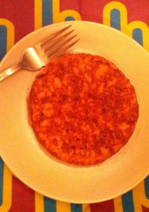 Una foto de Tortilla francesa con tomate y atún y su punto