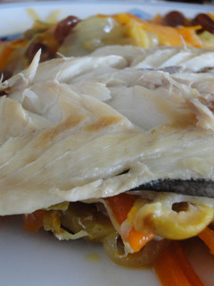 Una foto de Papillote de sargo con aires mediterráneos