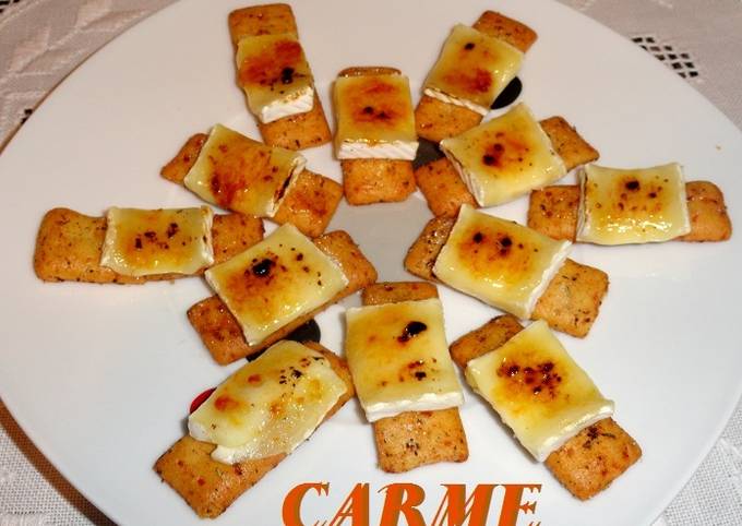 Foto principal de Snacks mediterráneos con queso brie caramelizado