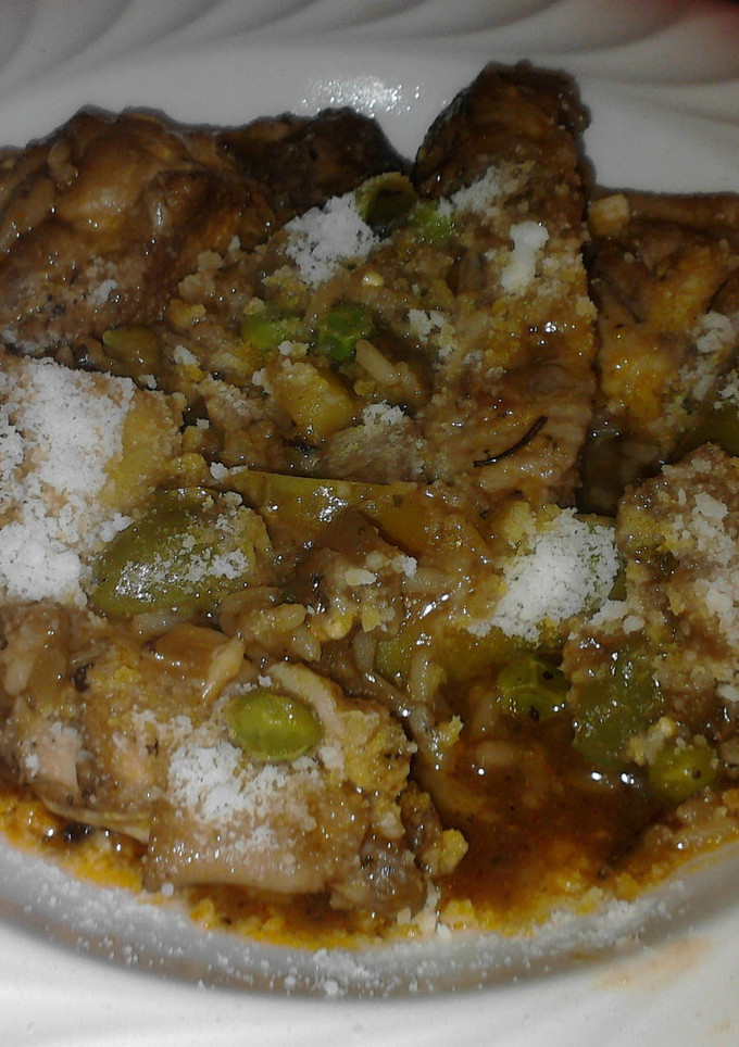 Una foto de Alitas y arroz al vino tinto