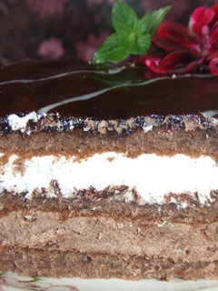 Una foto de Pastel de cumpleaños de chocolate y chantilly