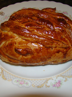 Una foto de Solomillo de ternera al horno con foie y hojaldre