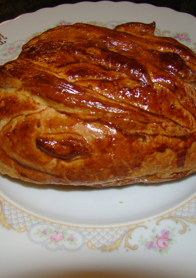 Una foto de Solomillo de ternera al horno con foie y hojaldre