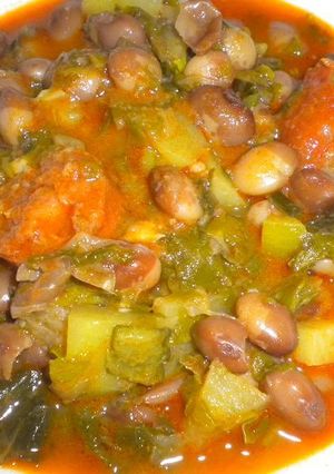 Una foto de Fabes del mandilin con repollo