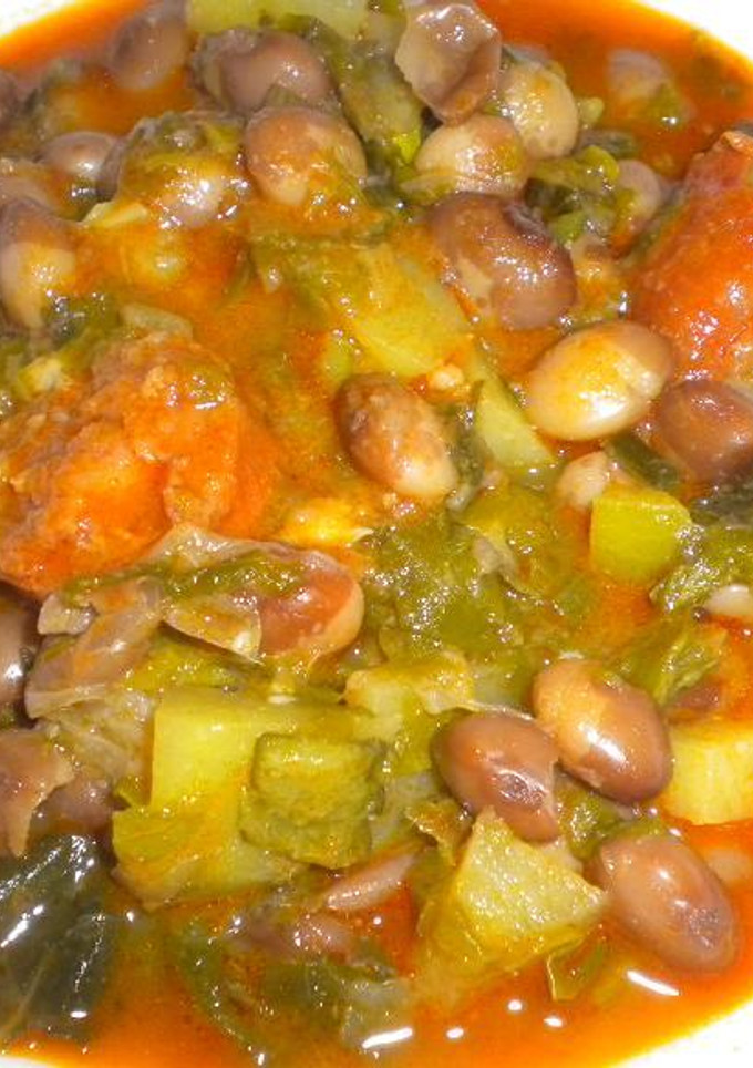 Una foto de Fabes del mandilin con repollo