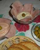Jamón york con dos salsas
