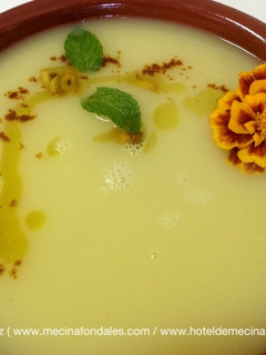 Una foto de Crema de patata al ajo