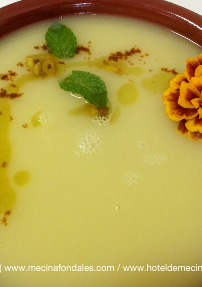 Una foto de Crema de patata al ajo