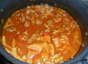 Foto principal de Chuletas de cerdo en tuco con aceitunas