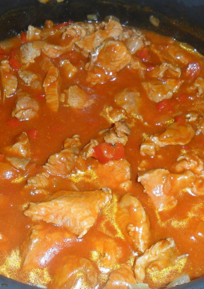 Una foto de Chuletas de cerdo en tuco con aceitunas