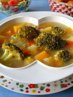 Una foto de Sopa de calabaza y brócoli