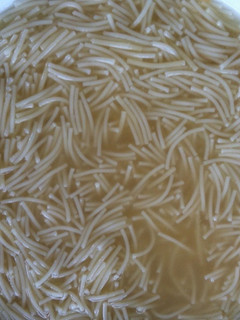 Una foto de Sopa de fideos con caldo de cocido
