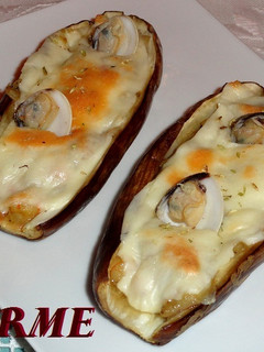 Una foto de Berenjenas rellenas de gambas y almejas