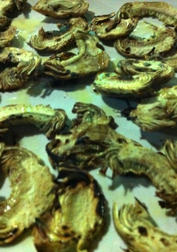 Una foto de Corazones de alcachofas a la plancha