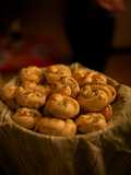 Panecillos trenzados con semillas de amapola