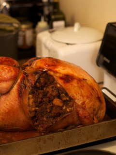 Una foto de Pavo relleno asado