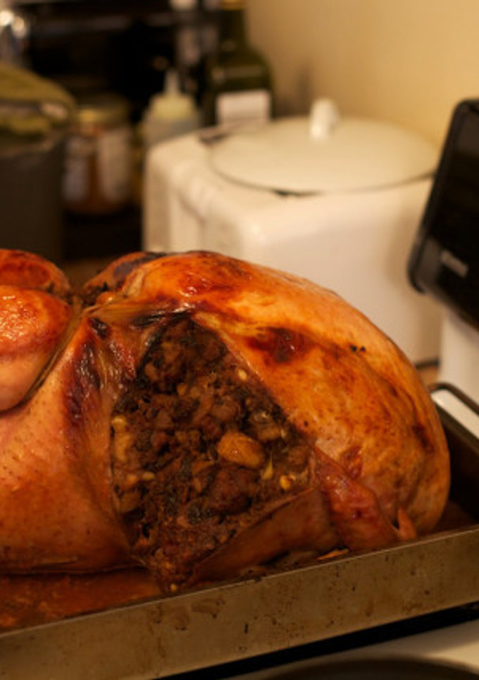 Una foto de Pavo relleno asado