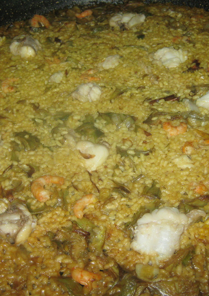 Una foto de Arroz con rape y alcachofas