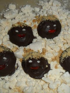 Una foto de Bombones de arroz con leche con cara de negritos