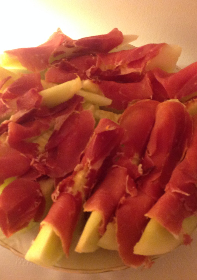 Una foto de Melón con jamón serrano