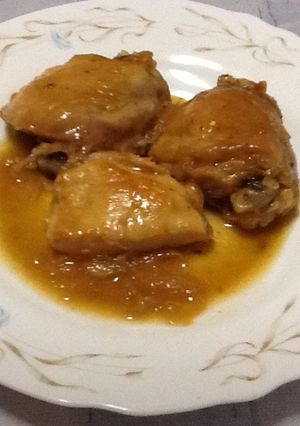 Una foto de Pollo en salsa 