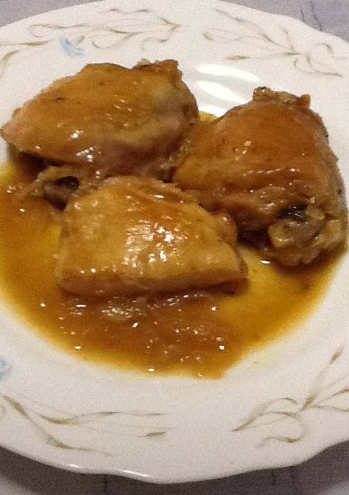 Una foto de Pollo en salsa 