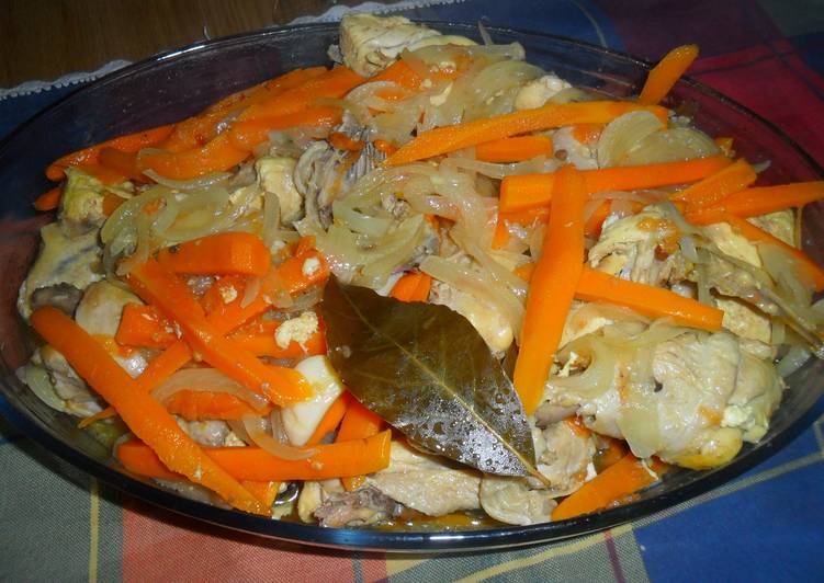 Pollo en escabeche con popurrí de pimientas