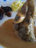 Cordero guisado con ciruelas y pasas