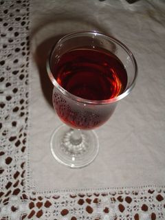 Una foto de Licor de ciruelas rojas
