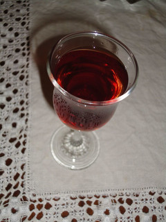 Una foto de Licor de ciruelas rojas