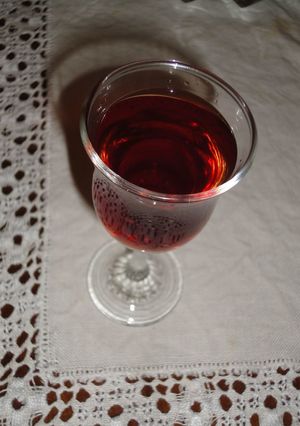 Una foto de Licor de ciruelas rojas