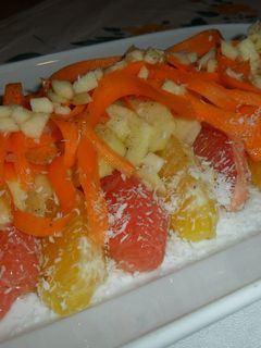 Una foto de Ensalada de cítricos con manzana, zanahoria y coco