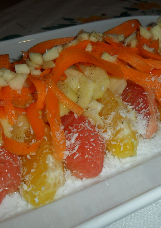 Una foto de Ensalada de cítricos con manzana, zanahoria y coco
