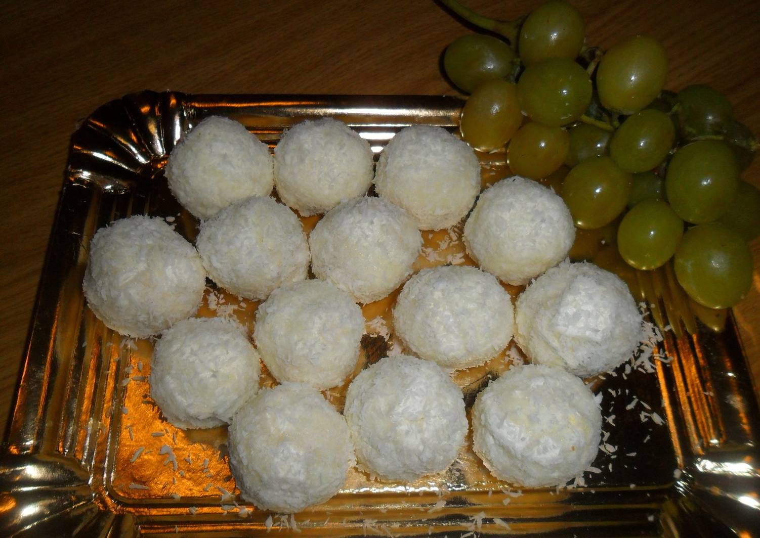 Bombones De Uvas Con Queso De Cabra Al Coco Receta De Gabriela Diez Cookpad